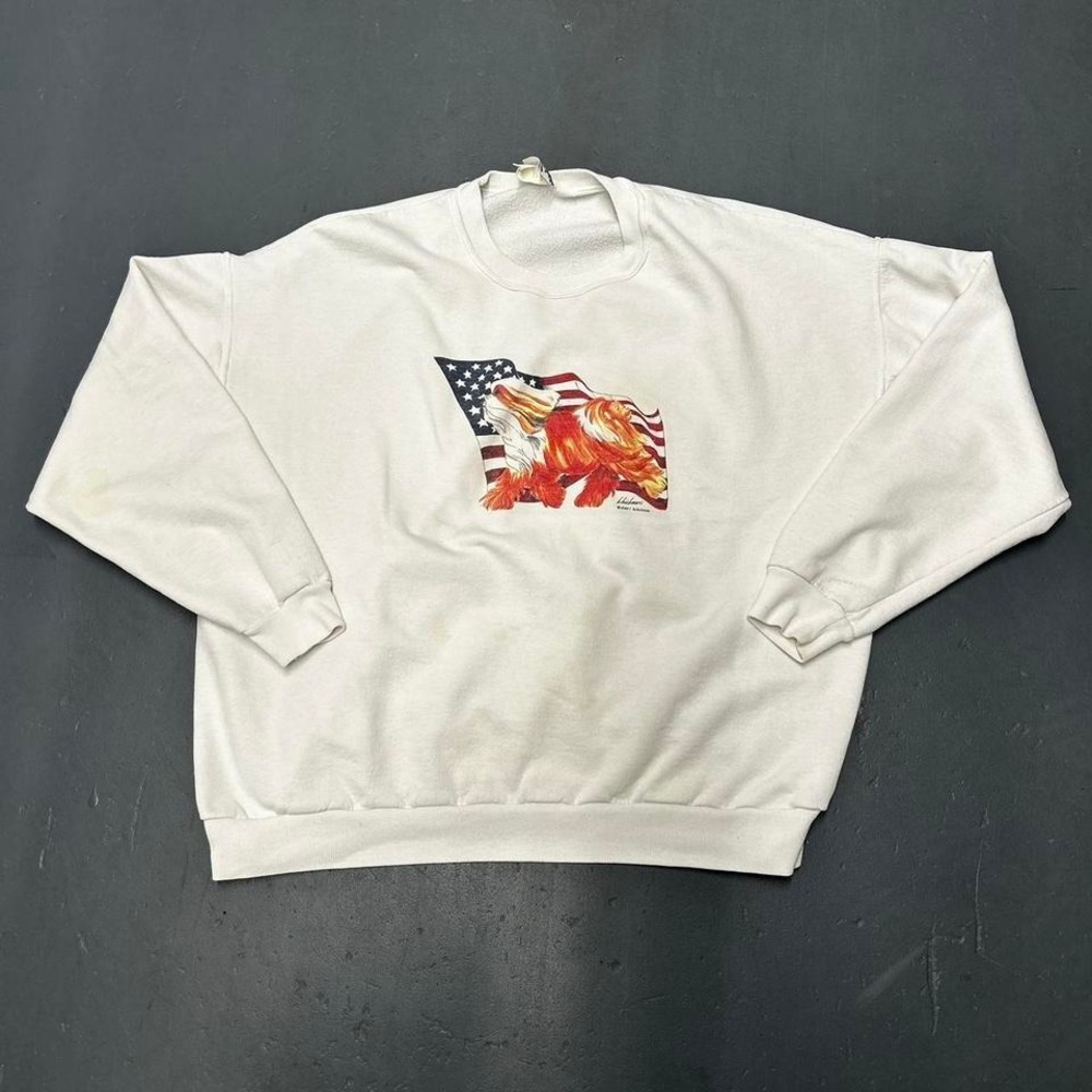 Vintage early 2000s Dog with American flag big print graphic crewneck sweatshirt